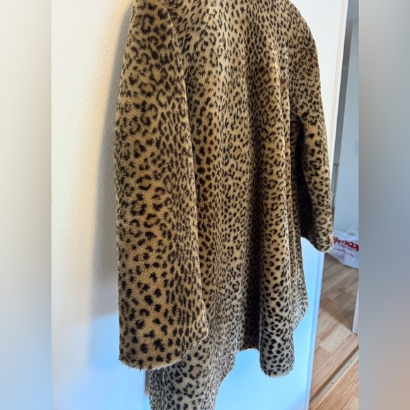 VTG Norm Thompson Faux Fur Coat Oversized Leopard Cheetah Size Small EUC - Picture 4 of 11